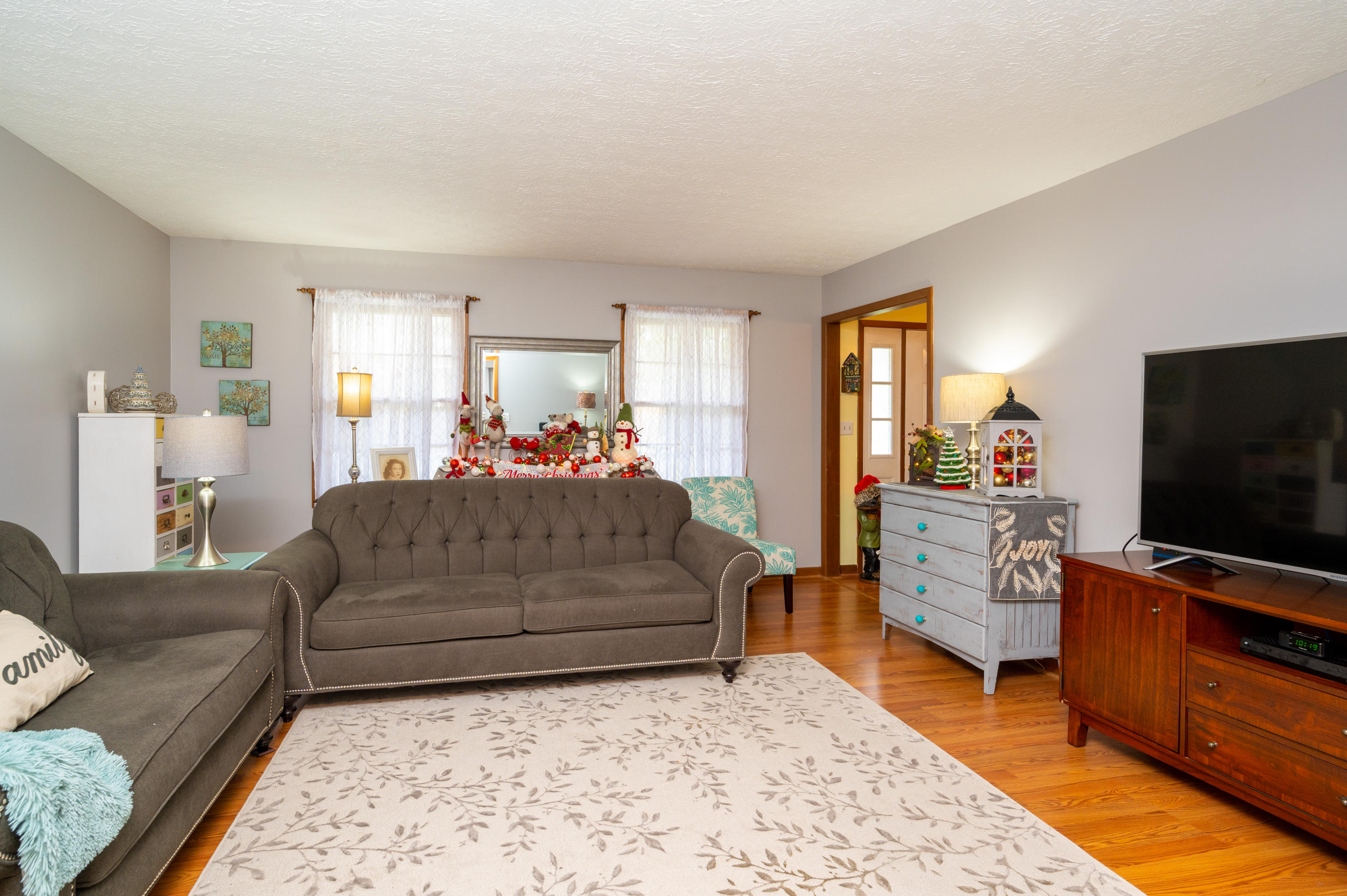 1073 Hidden Valley Road Kingsport, TN 37663 - Photo 3 of 42 Living Room View 2