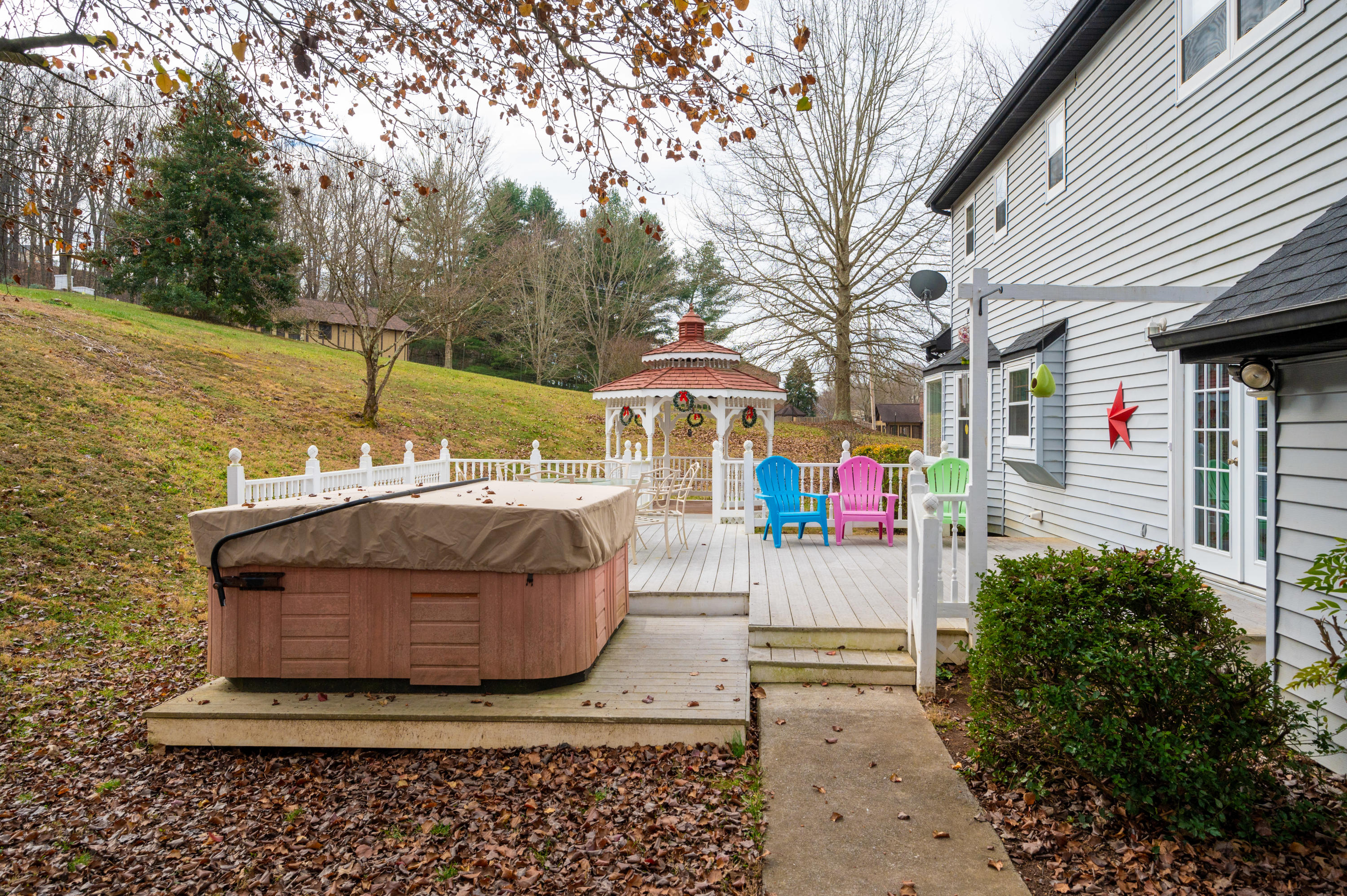 1073 Hidden Valley Road Kingsport, TN 37663 - Photo 34 of 42 Back yard