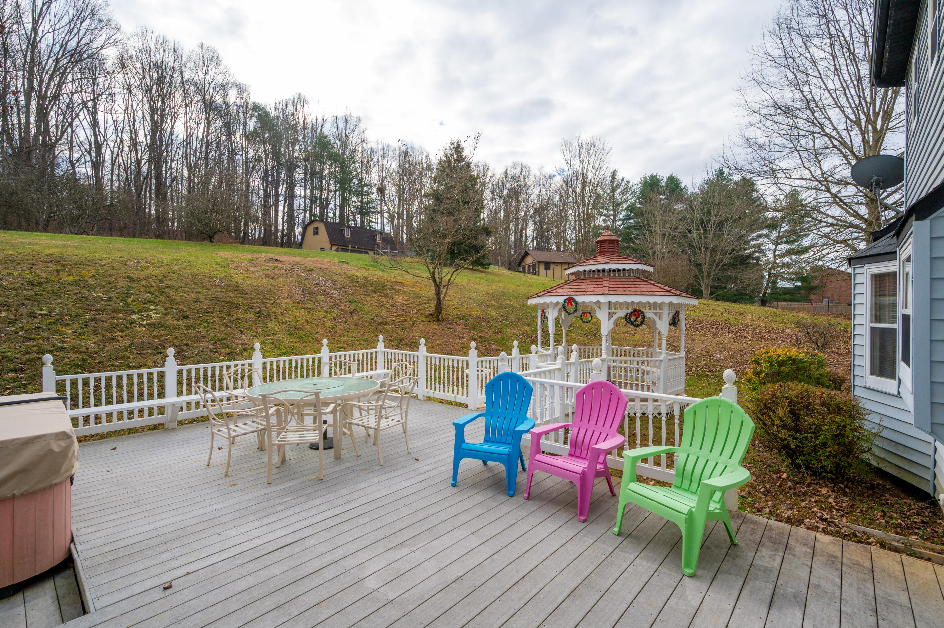 1073 Hidden Valley Road Kingsport, TN 37663 - Photo 35 of 42 Back Deck