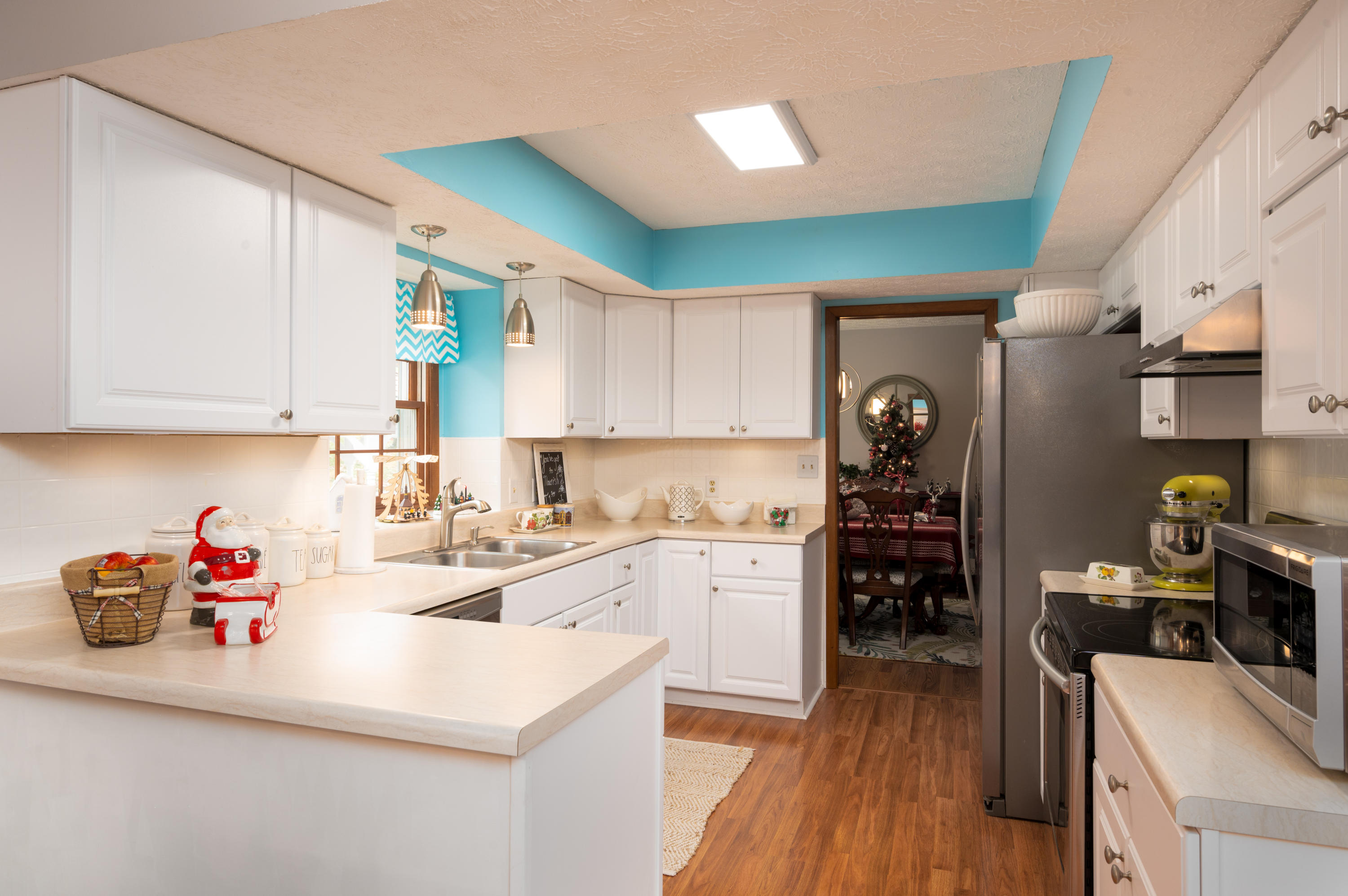 1073 Hidden Valley Road Kingsport, TN 37663 - Photo 6 of 42 Kitchen
