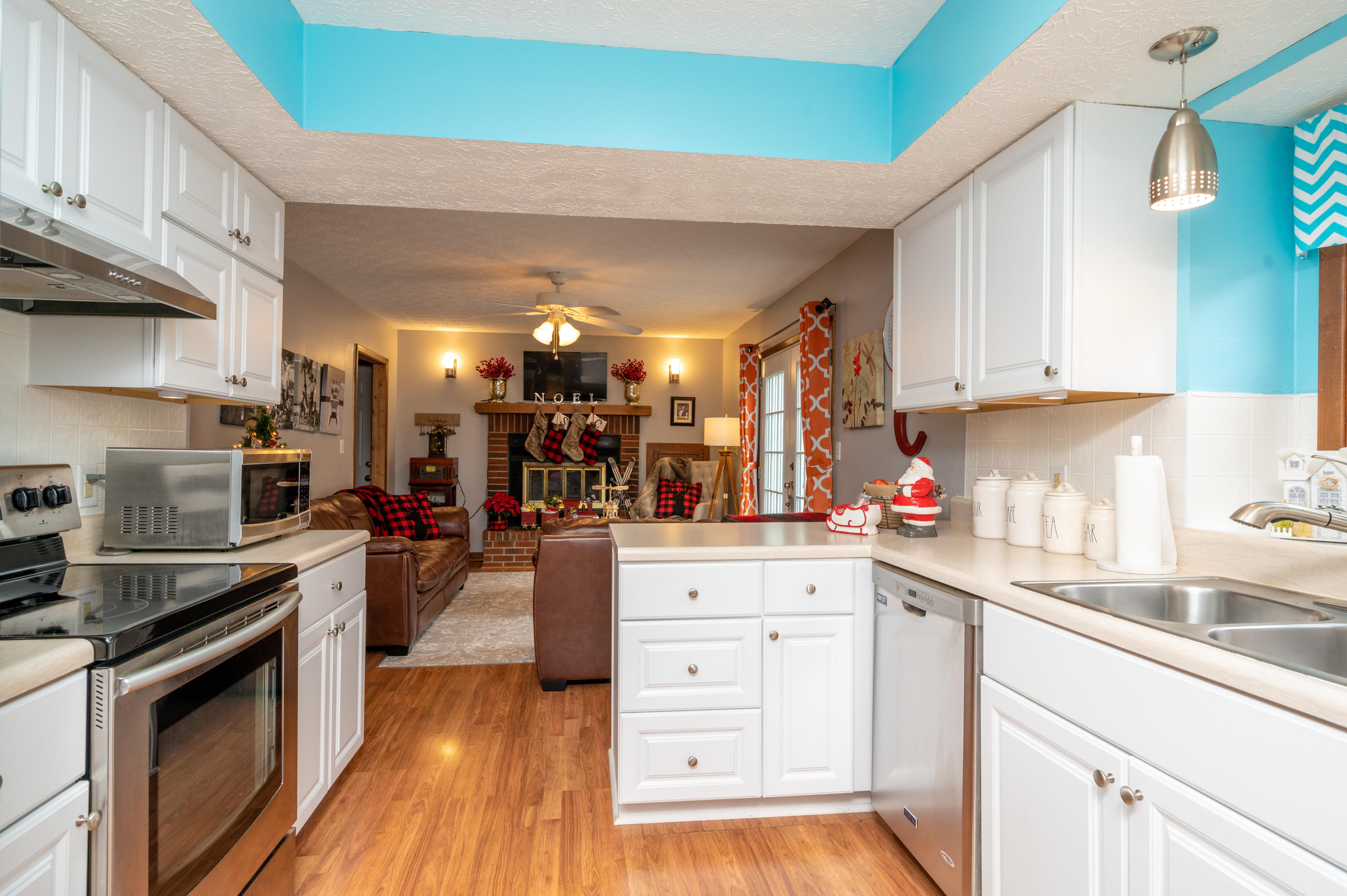 1073 Hidden Valley Road Kingsport, TN 37663 - Photo 8 of 42 Kitchen