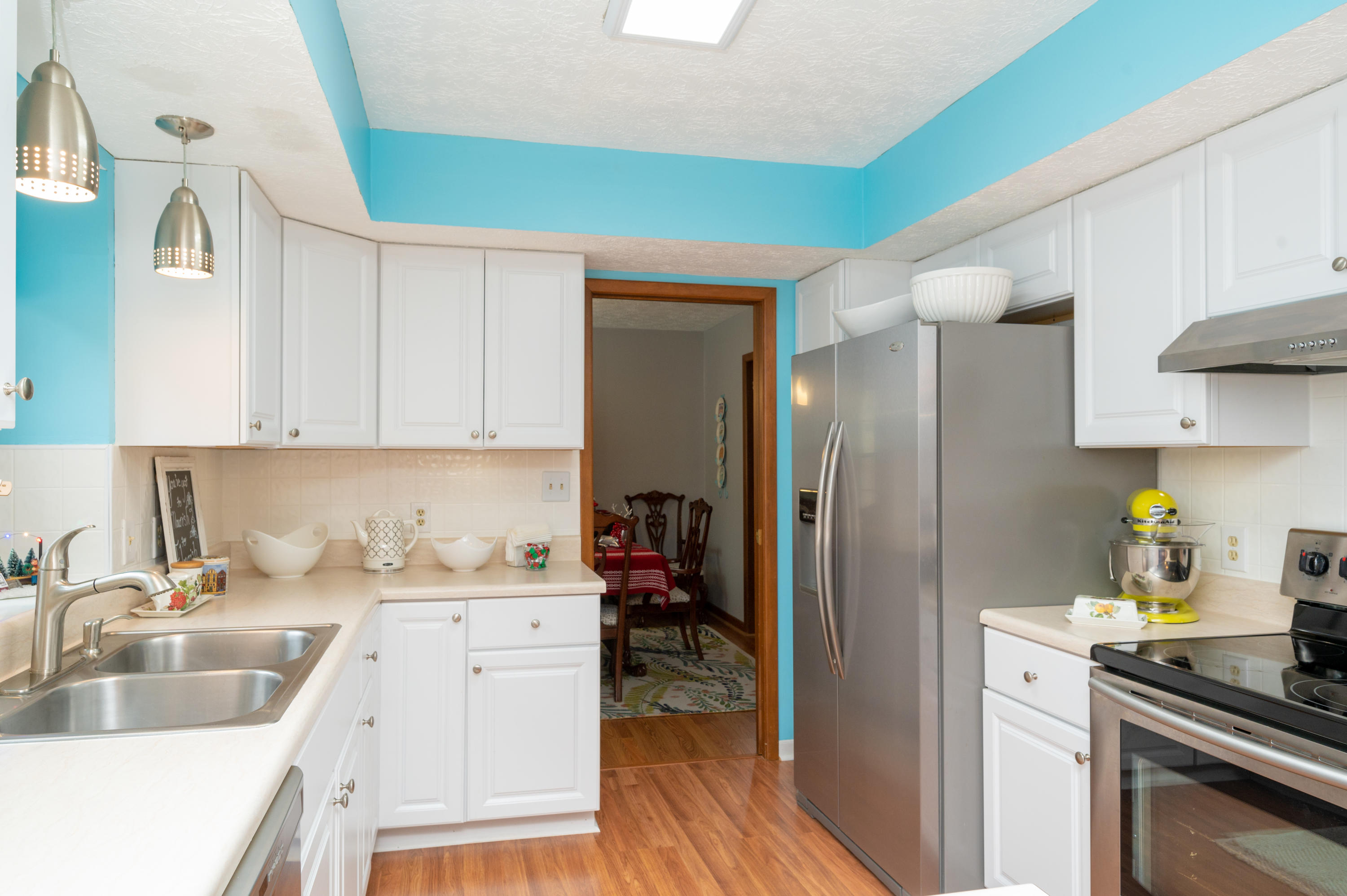 1073 Hidden Valley Road Kingsport, TN 37663 - Photo 9 of 42 Kitchen