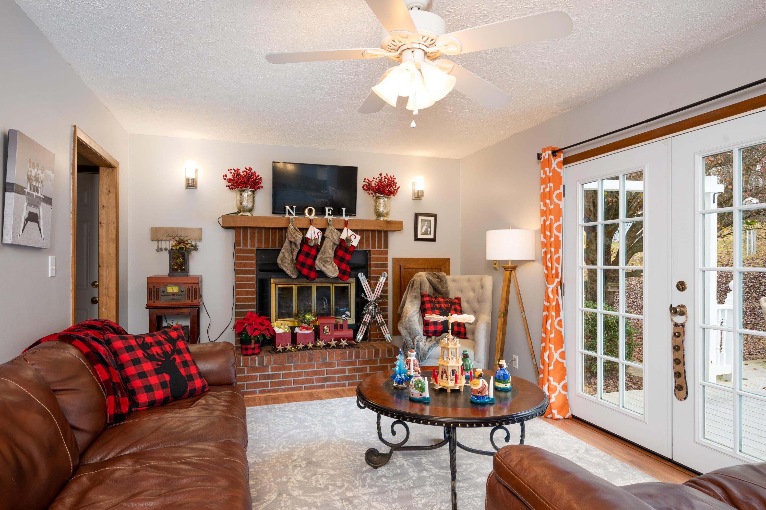 1073 Hidden Valley Road Kingsport, TN 37663 - Photo 10 of 42 Den