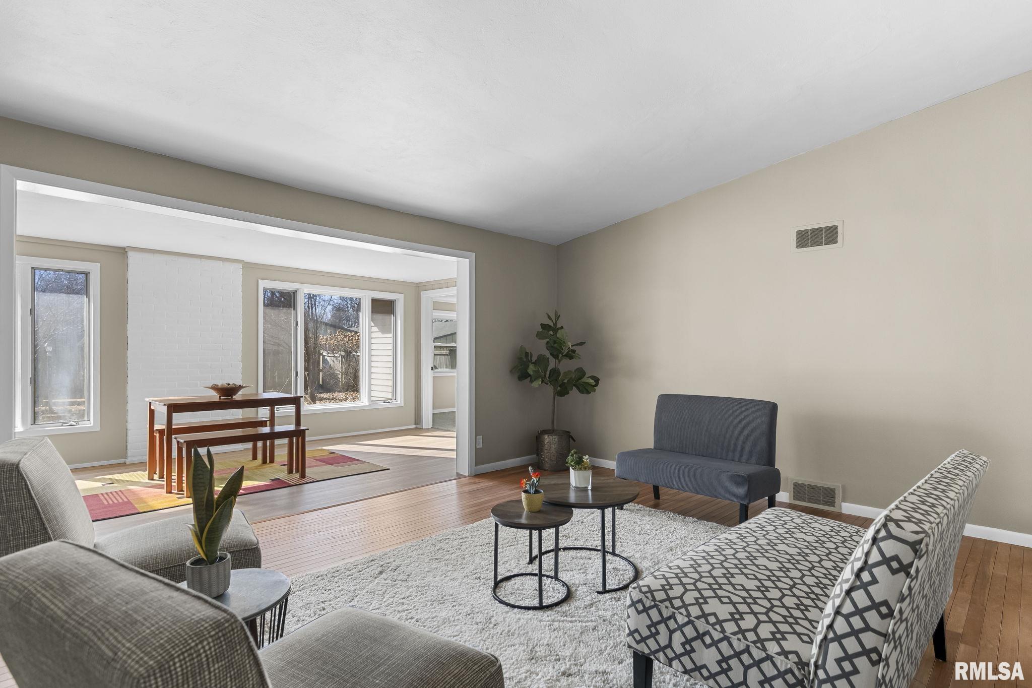 2028 Parkview Drive Springfield, IL 62704 - Photo 2 of 36