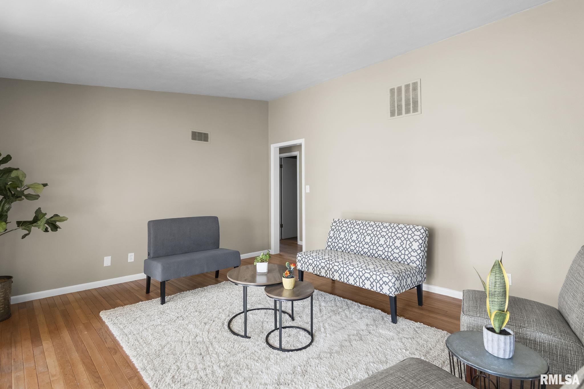 2028 Parkview Drive Springfield, IL 62704 - Photo 3 of 36