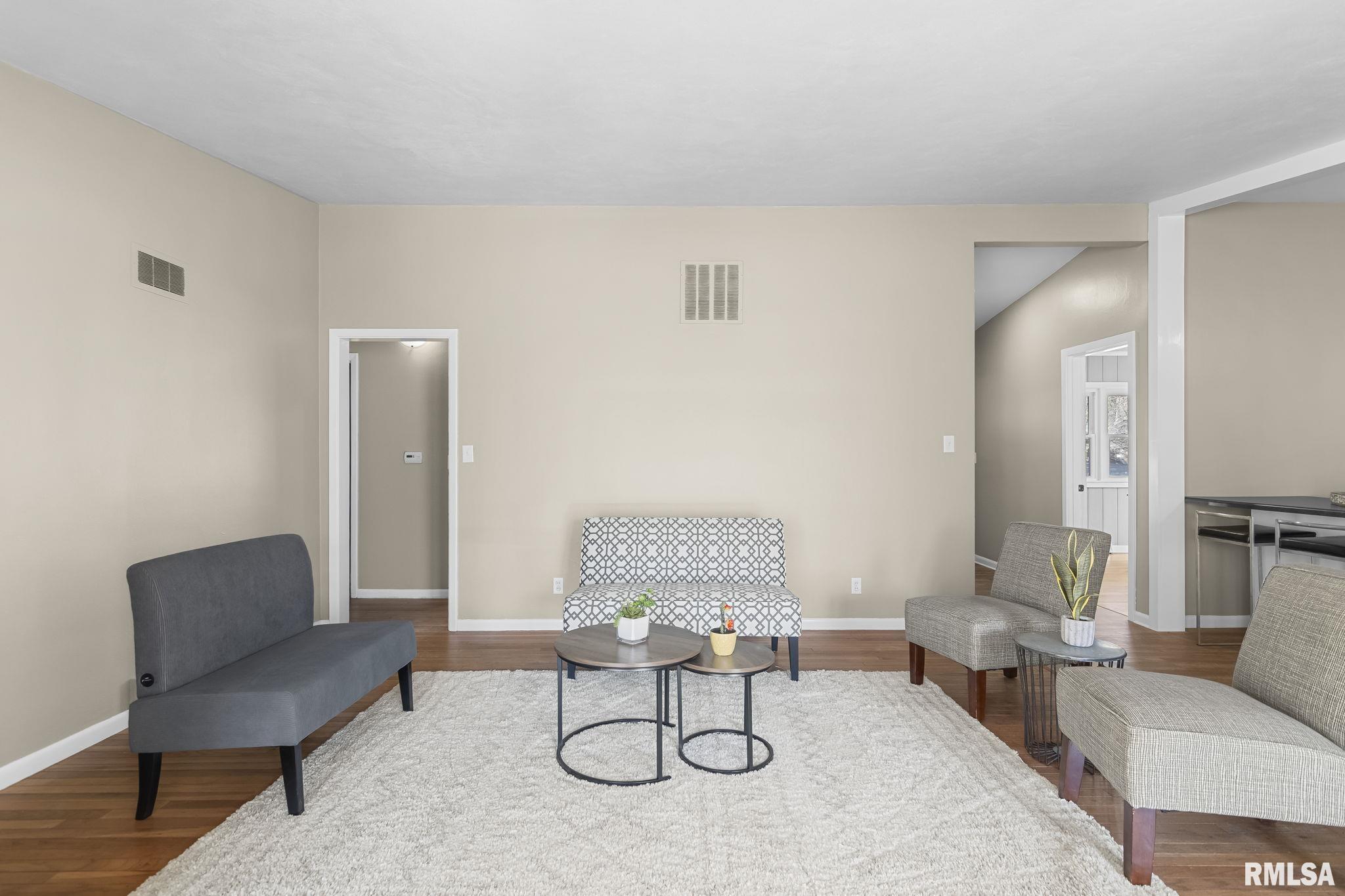 2028 Parkview Drive Springfield, IL 62704 - Photo 4 of 36