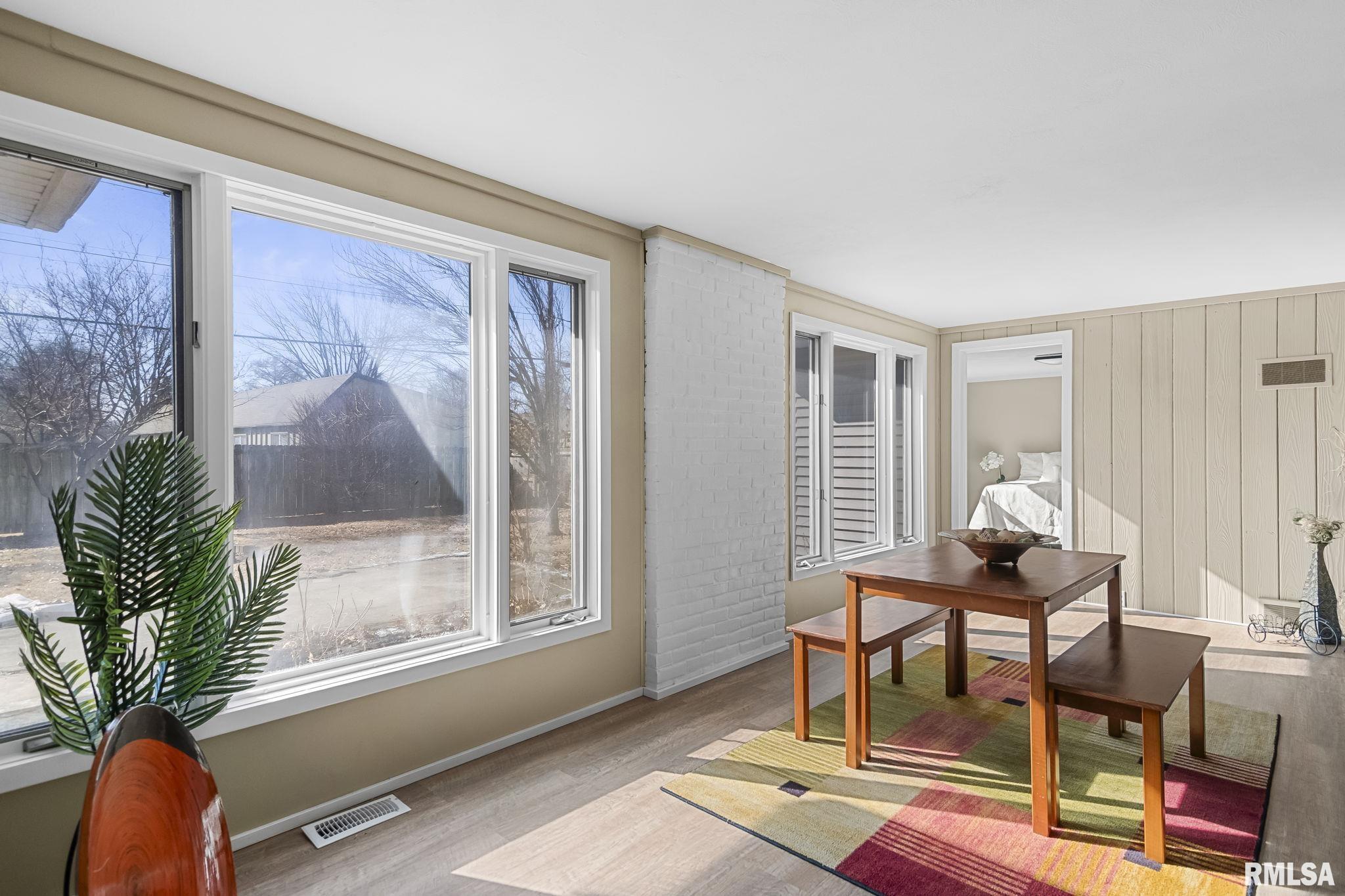 2028 Parkview Drive Springfield, IL 62704 - Photo 10 of 36