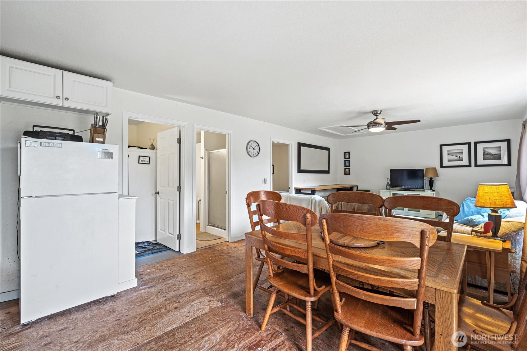11303 Pacific Way Long Beach, WA 98631 - Photo 14 of 40 a dinning room with stainless steel appliances a couch and a dining table with wooden floor