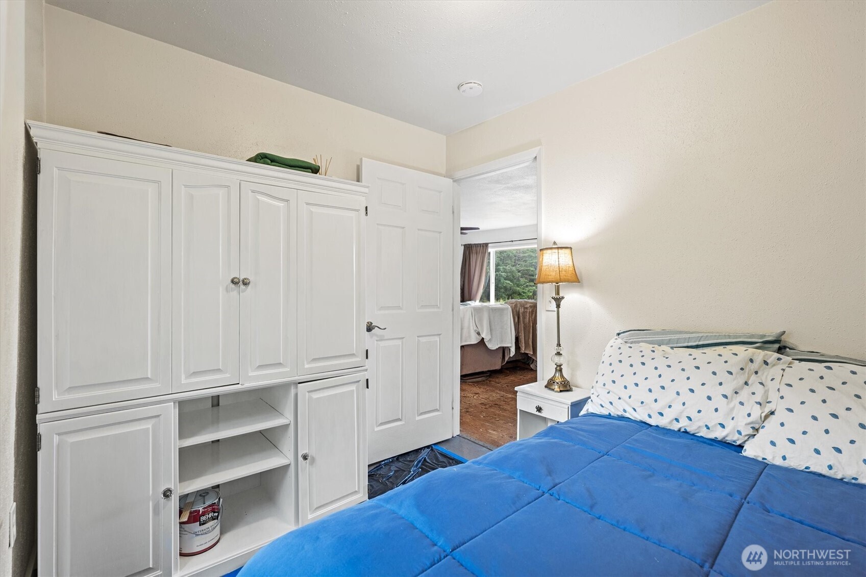 11303 Pacific Way Long Beach, WA 98631 - Photo 20 of 40 a bedroom with a bed and cabinets