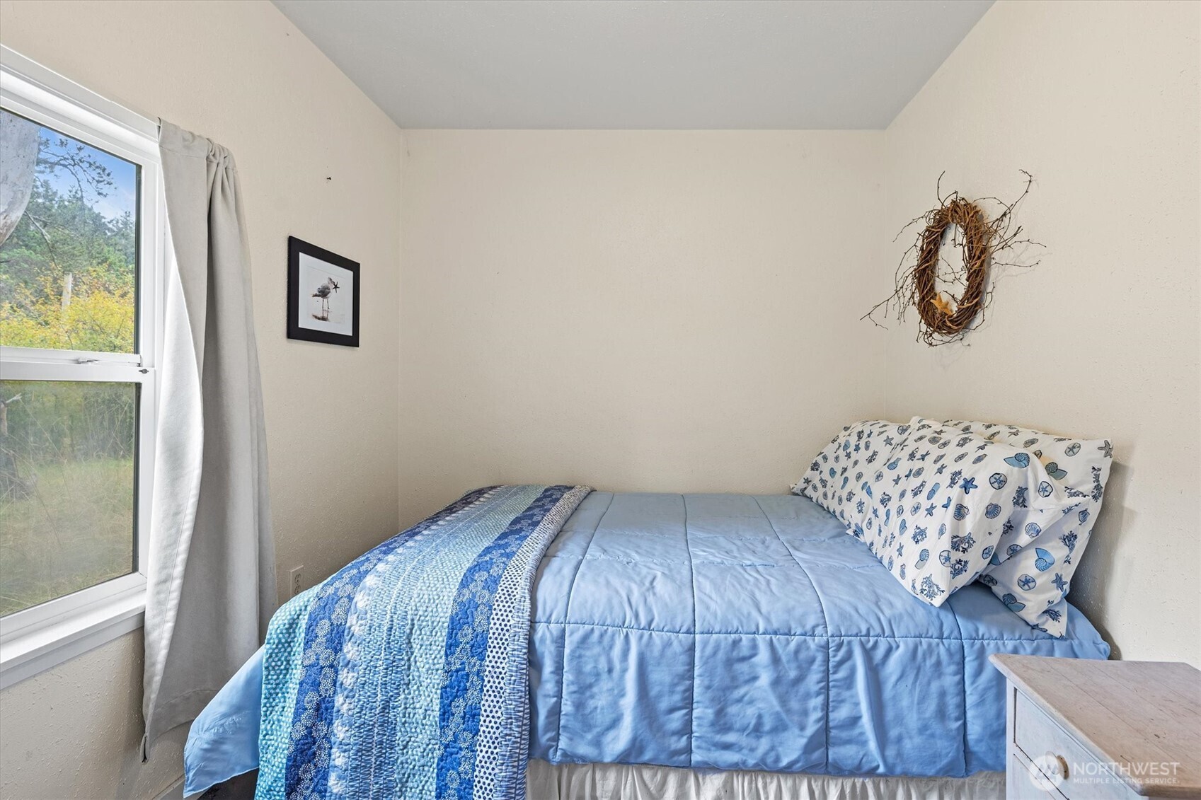 11303 Pacific Way Long Beach, WA 98631 - Photo 22 of 40 a bedroom with a bed and a window