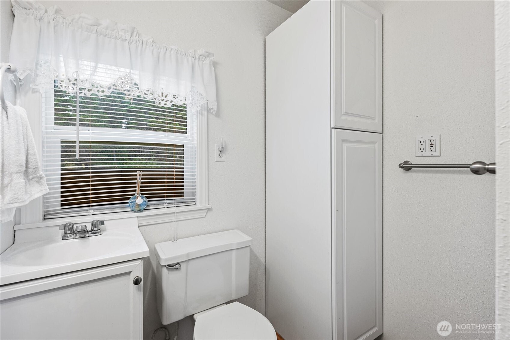 11303 Pacific Way Long Beach, WA 98631 - Photo 25 of 40 a bathroom with a sink a toilet and a window