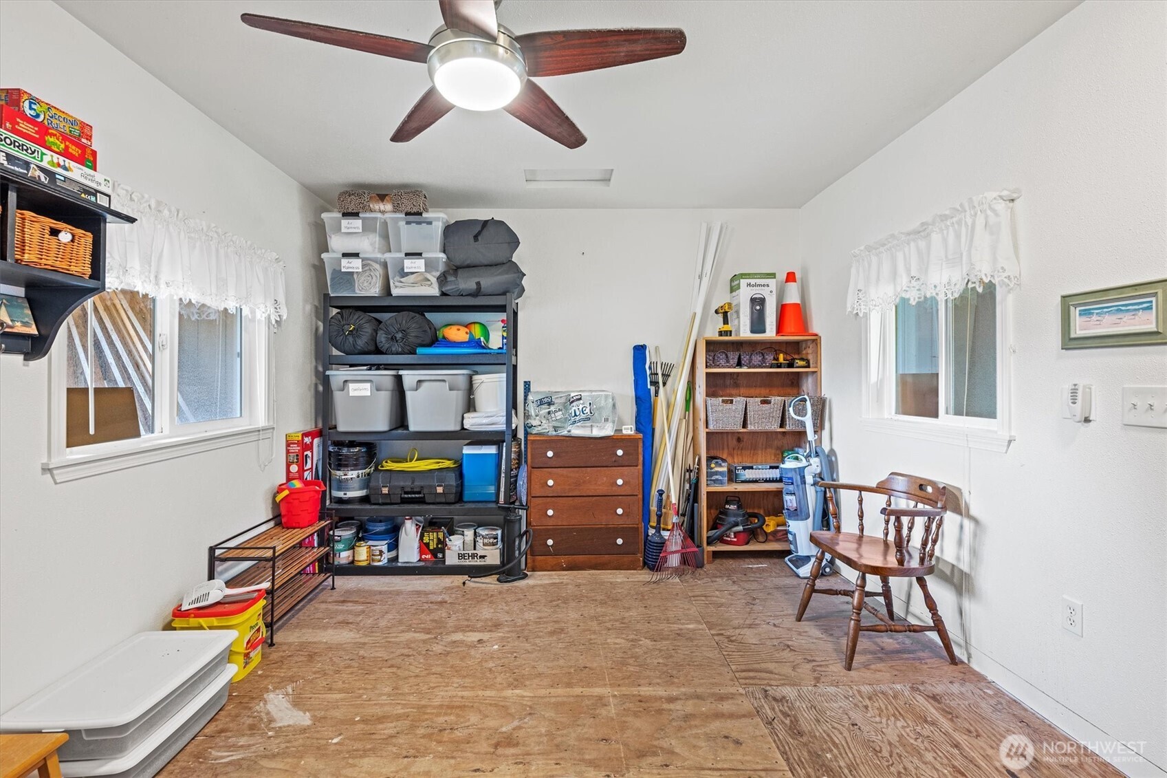 11303 Pacific Way Long Beach, WA 98631 - Photo 5 of 40 a living room with lots of furniture and gym equipment