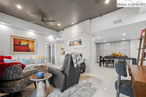 $339,900 | 303 Sugar Top Drive, Unit 2903, Sugar Mountain, NC 28604