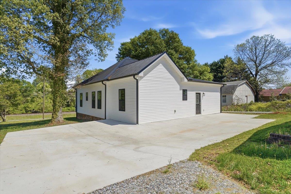 202 South Howard Avenue Landrum, SC 29356 - Photo 27 of 30