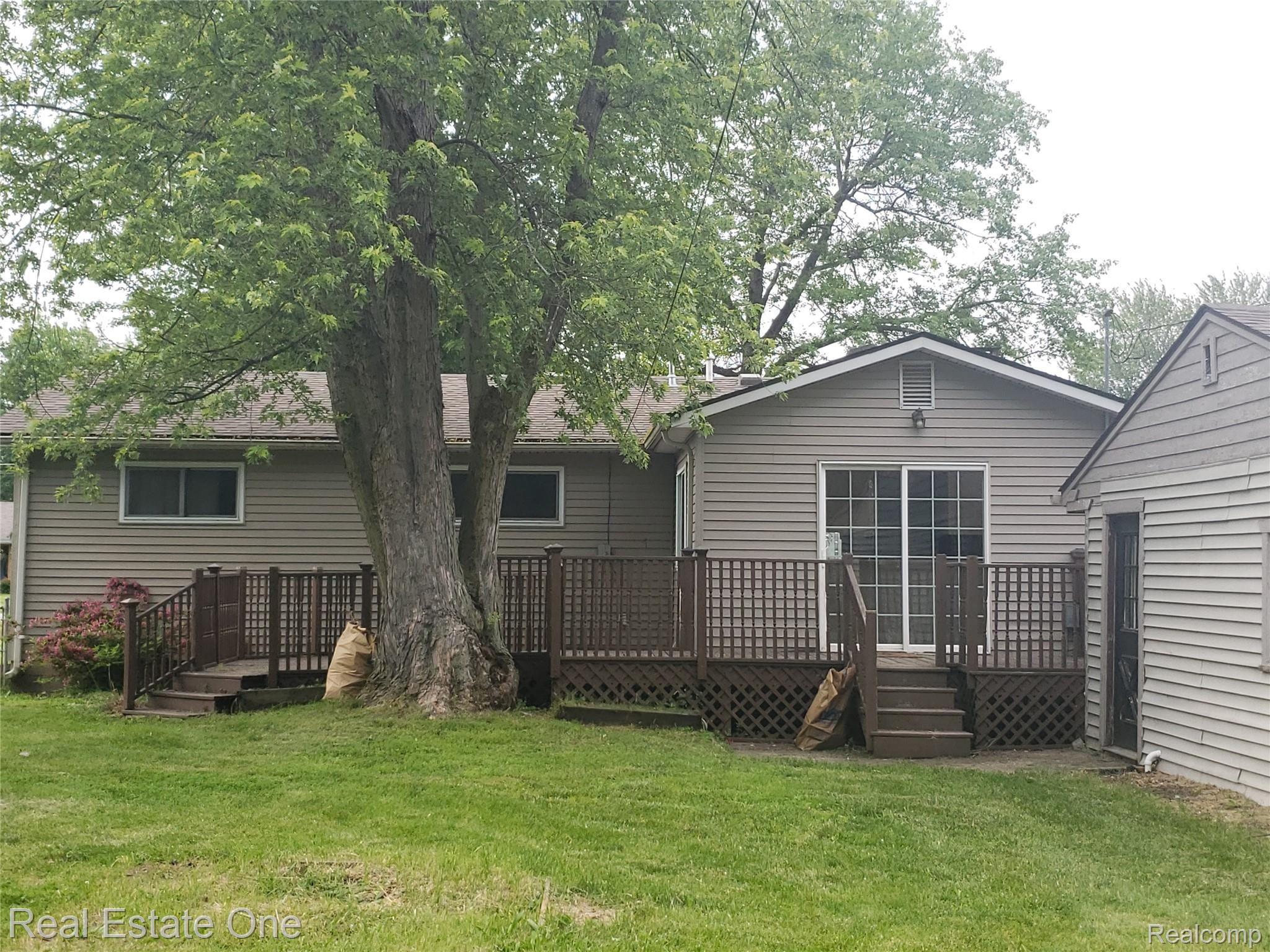 48653 Willis Road Belleville, MI 48111 - Photo 3 of 14 20190612_171151.jpg