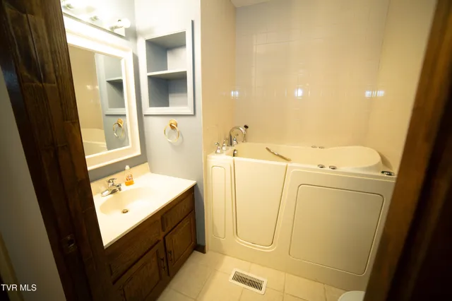 $210,000 | 421 Eastley Court, Unit A, Kingsport, TN 37660