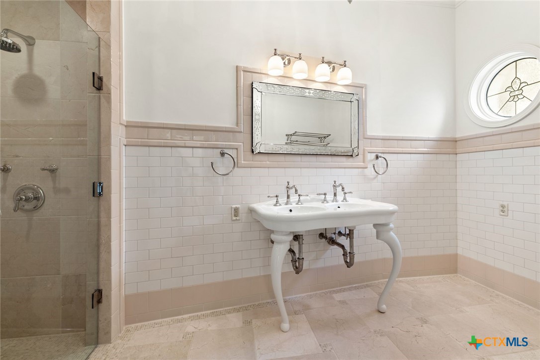 8536 Armstrong Road Belton, TX 76513 - Photo 23 of 41 a bathroom with a sink vanity and a mirror