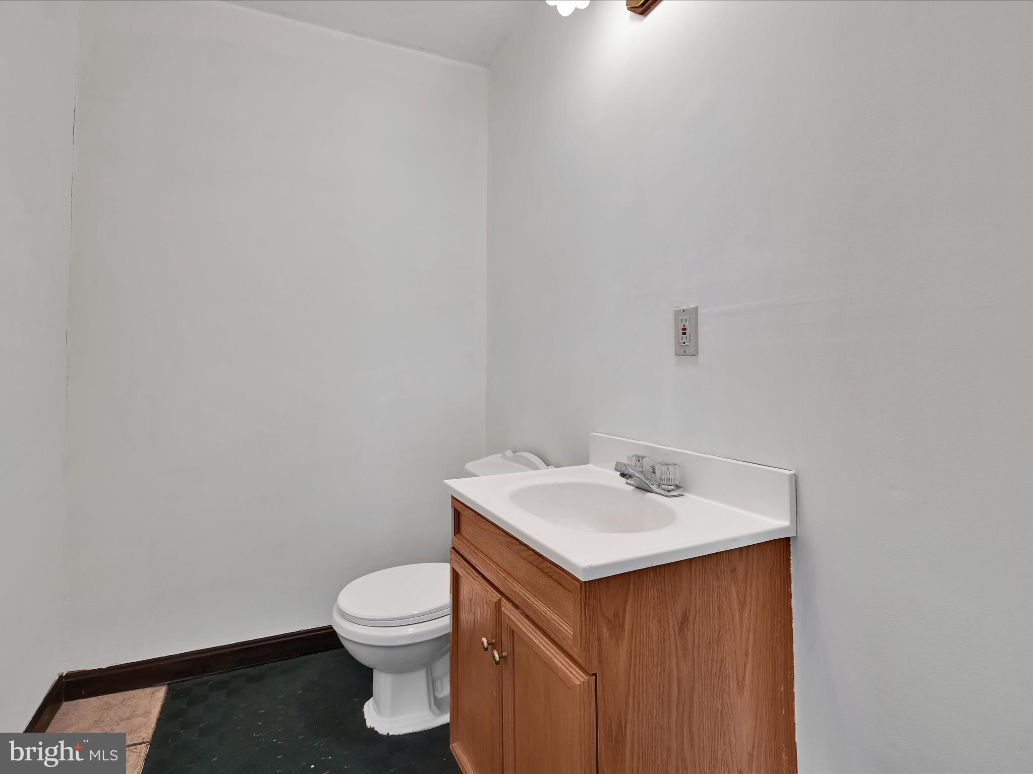 5 T-992 Stevens, PA 17578 - Photo 25 of 34 a bathroom with a sink and a toilet