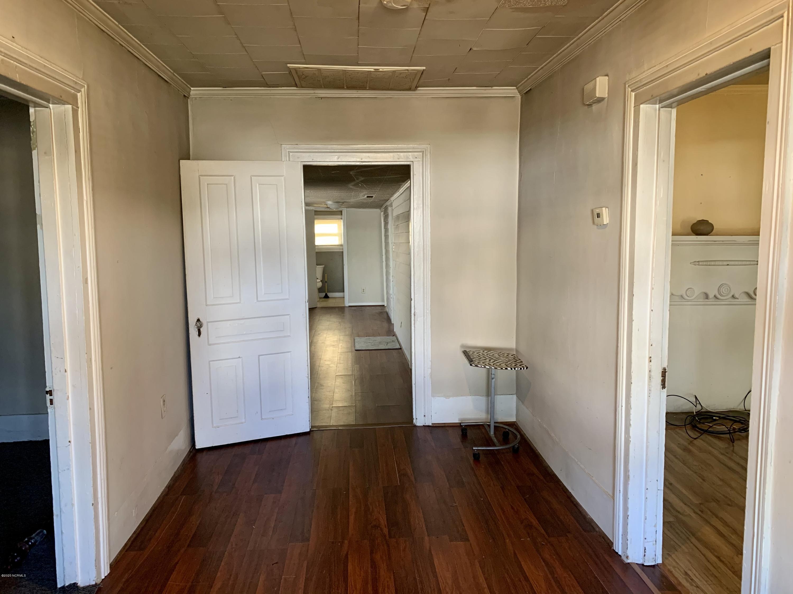 404 Second Street Ayden, NC 28513 - Photo 2 of 14 Foyer