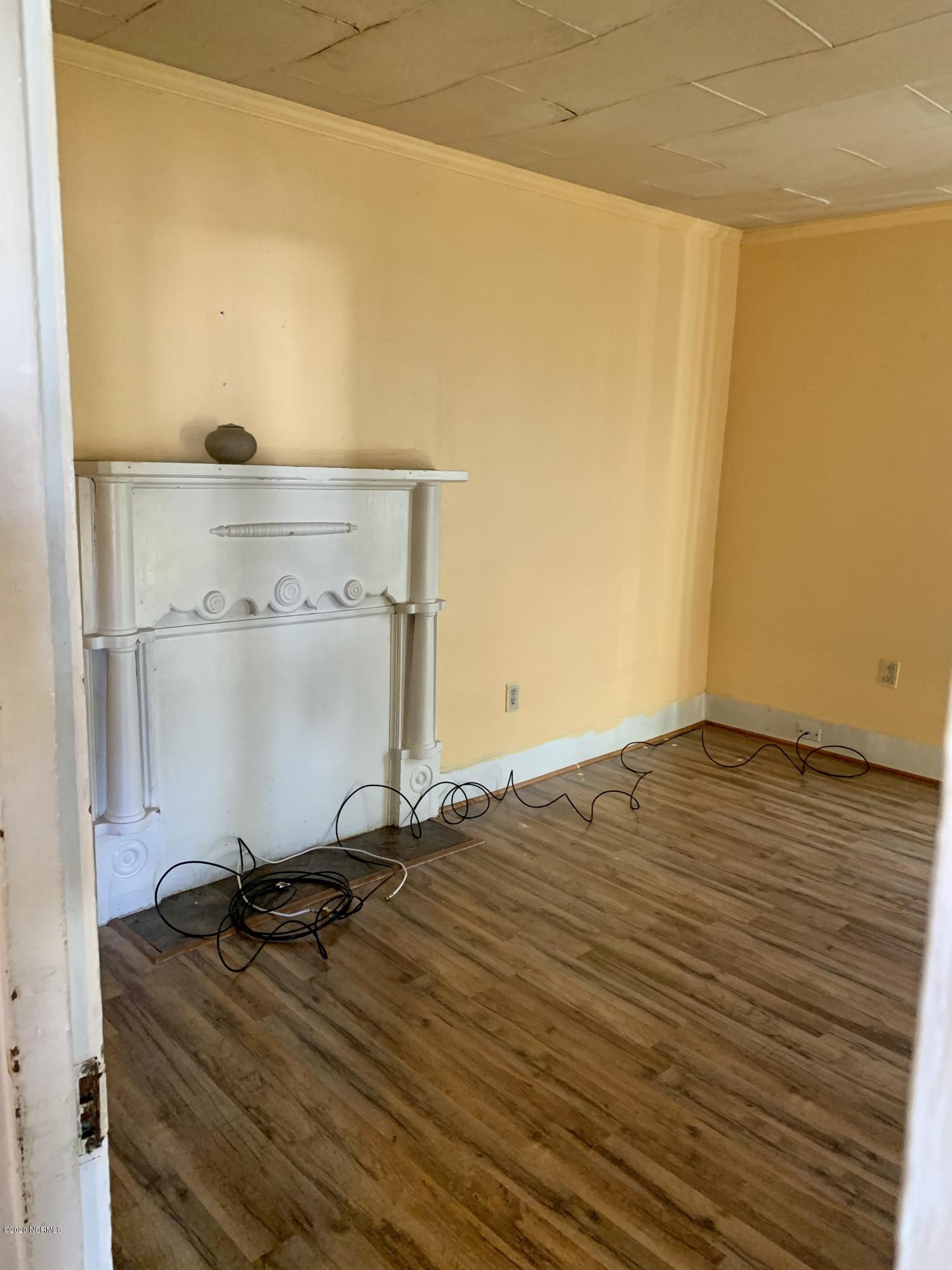 404 Second Street Ayden, NC 28513 - Photo 4 of 14 Living room