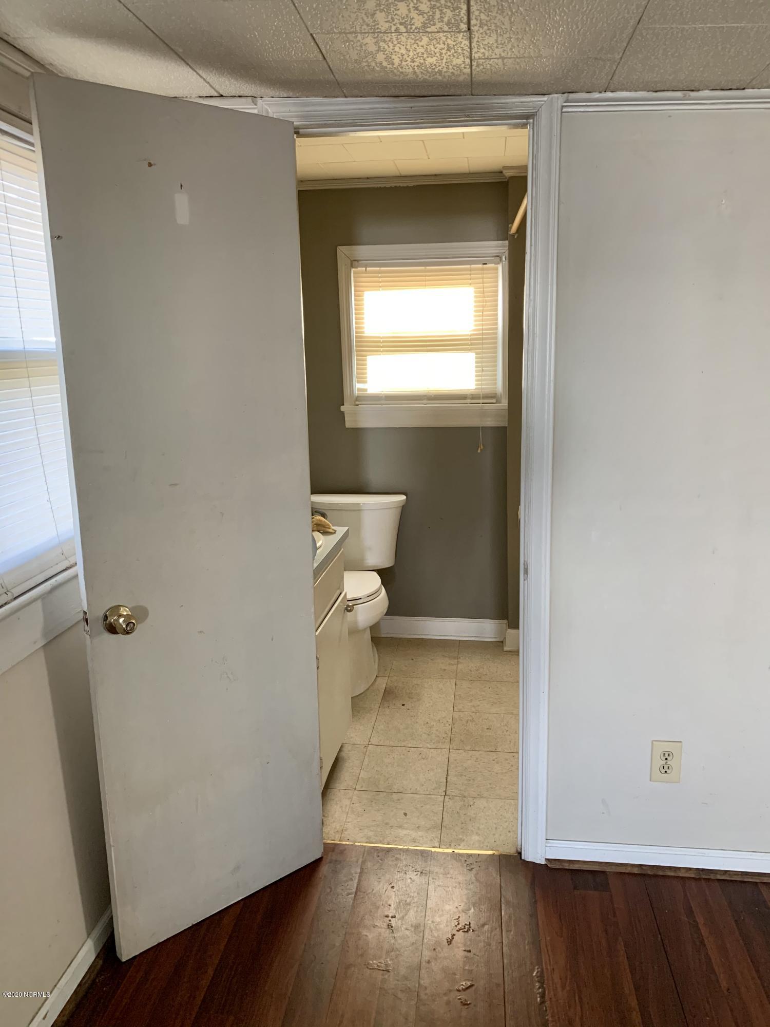 404 Second Street Ayden, NC 28513 - Photo 8 of 14 Bath