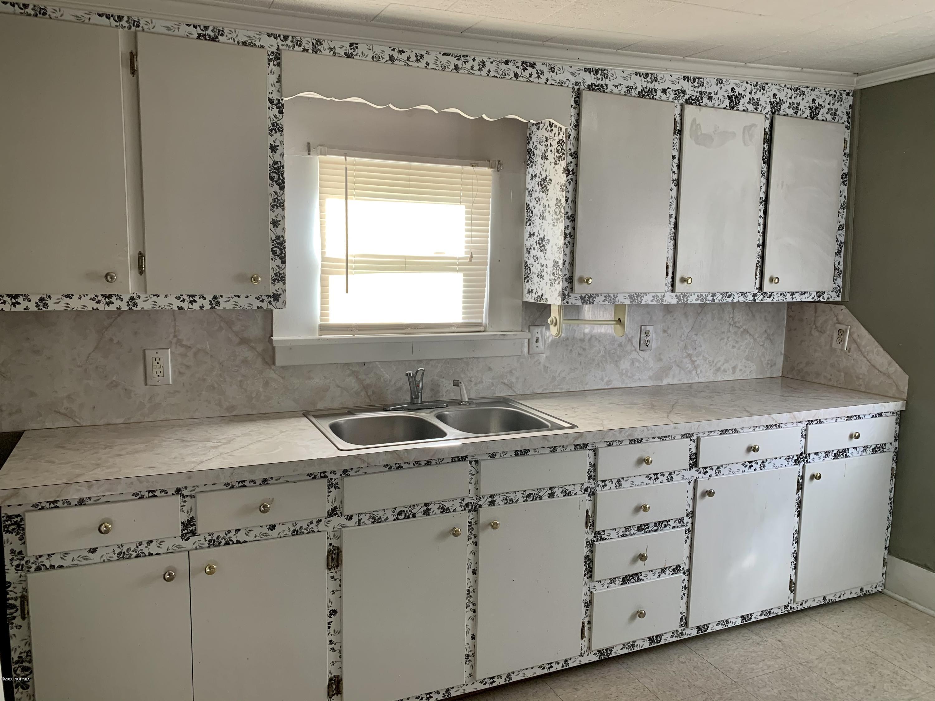 404 Second Street Ayden, NC 28513 - Photo 10 of 14 Kitchen