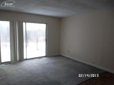 863 Milford Road Holly, MI 48442 - Photo 5 of 10 20338835-4.JPG