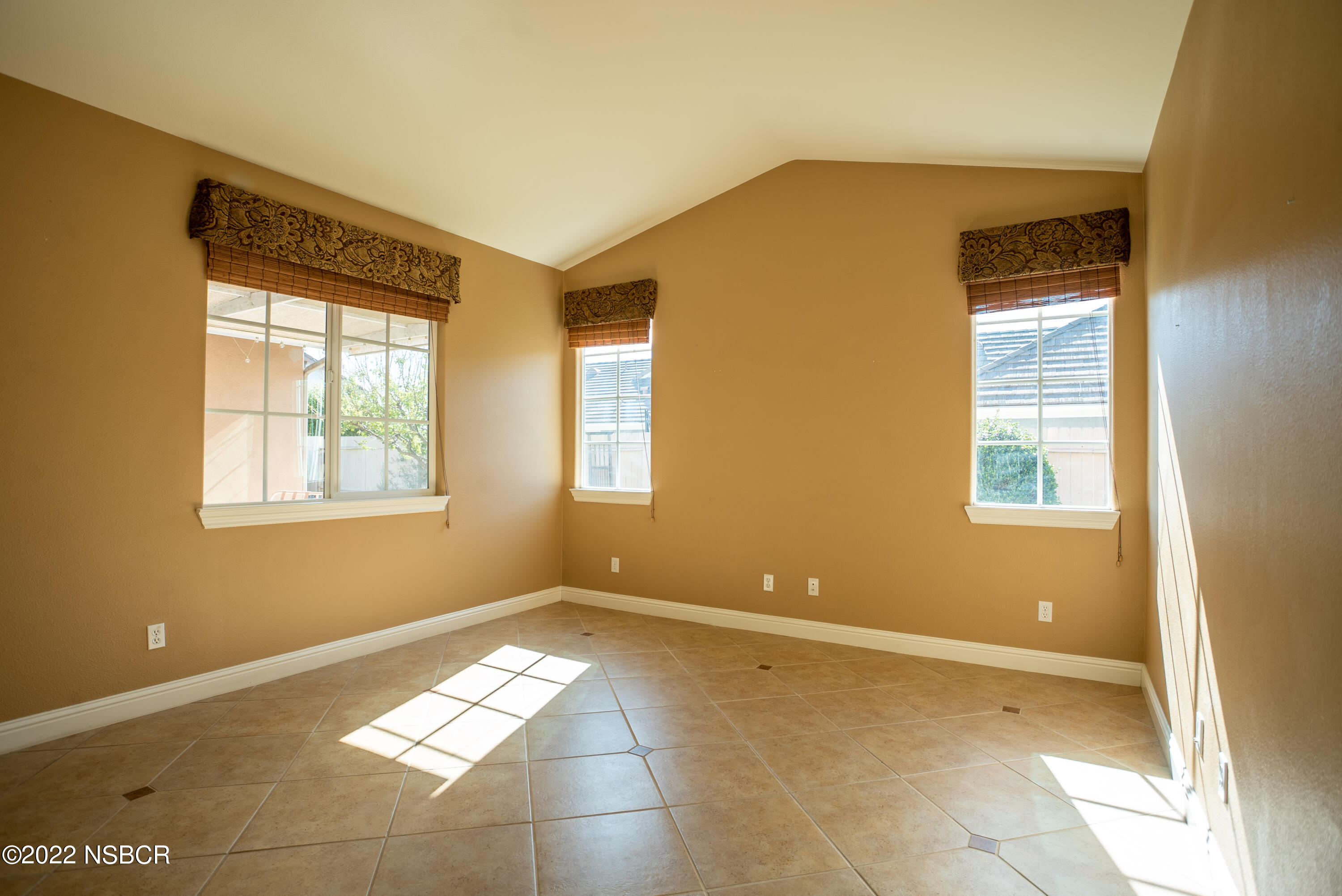 810 Onstott Road Lompoc, CA 93436 - Photo 7 of 28 Formal dining area