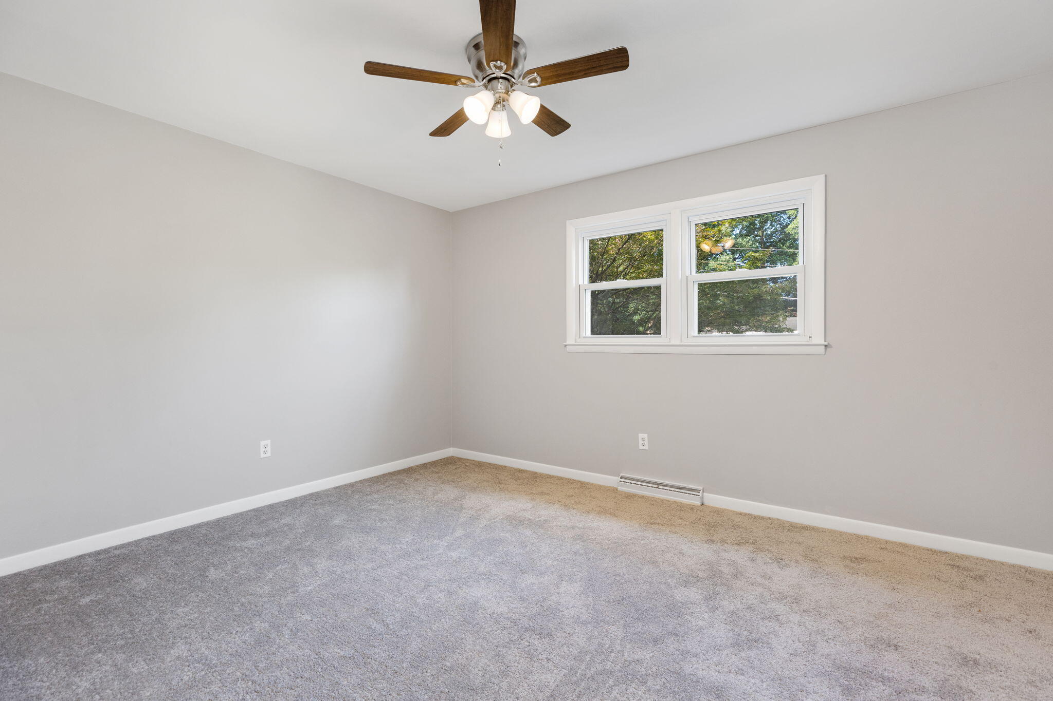 21463 Plantation Road Bristol, VA 24202 - Photo 20 of 38 16-web-or-mls-217A0256
