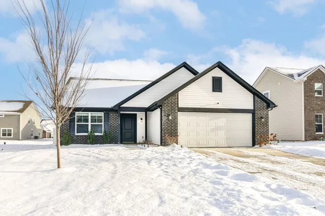 $324,900 | 1689 North Sailboat Drive, Greenfield, IN 46140