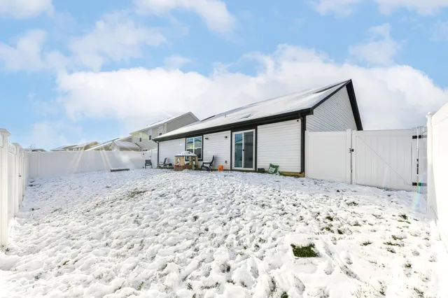 $324,900 | 1689 North Sailboat Drive, Greenfield, IN 46140