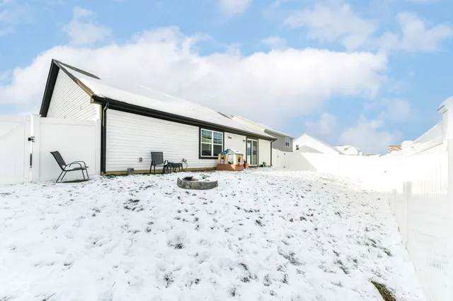 $324,900 | 1689 North Sailboat Drive, Greenfield, IN 46140