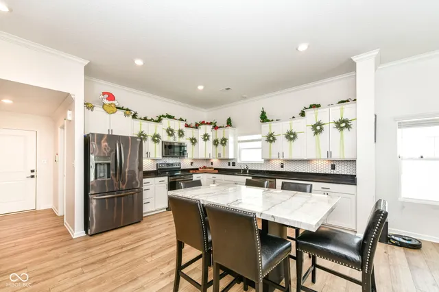 $324,900 | 1689 North Sailboat Drive, Greenfield, IN 46140