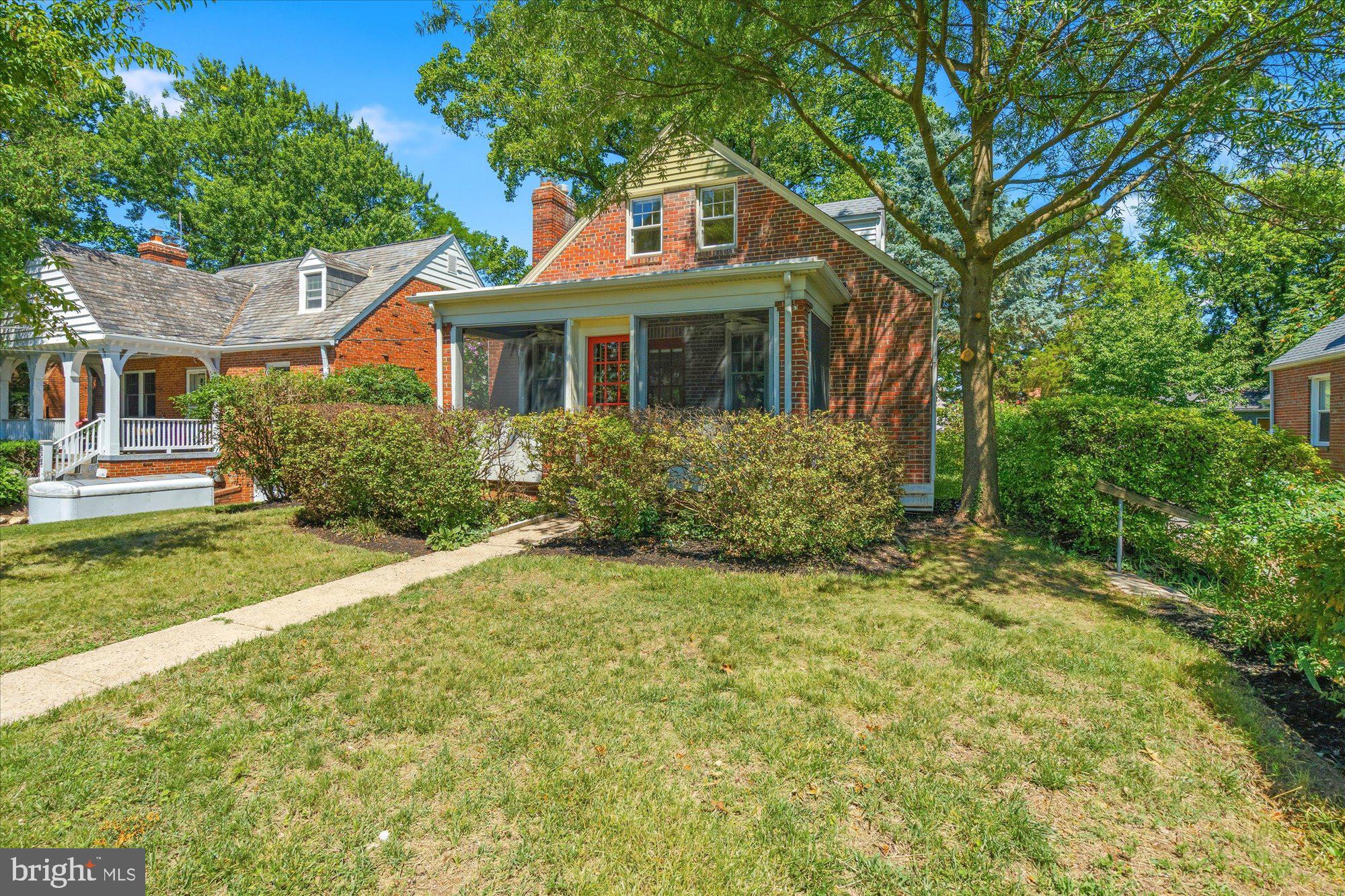 823 Bonifant Street Silver Spring, MD 20910 - Photo 3 of 42