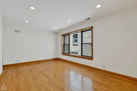 $4,000 | 4544 North Western Avenue, Unit 2, Chicago, IL 60625