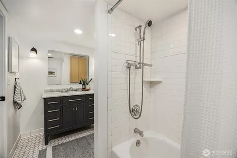 $1,375,000 | 2537 2nd Avenue West, Seattle, WA 98119