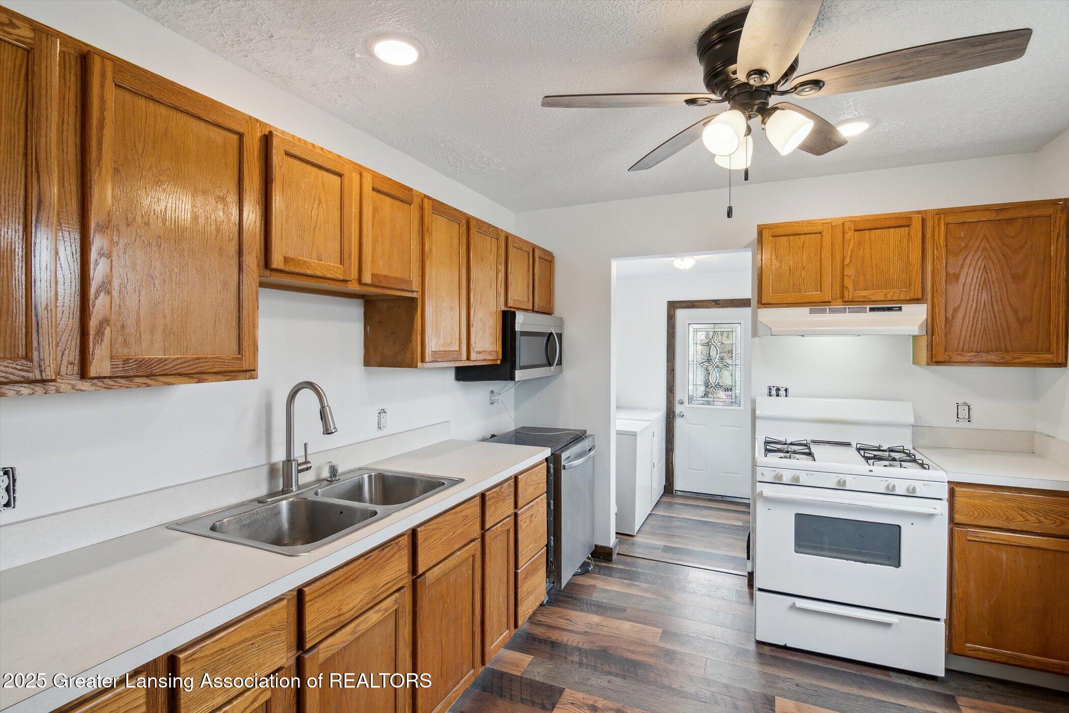 6306 Grovenburg Road Lansing, MI 48911 - Photo 10 of 31 12-6306-Grovenburg-Rd-Lansing-MI-48911-W