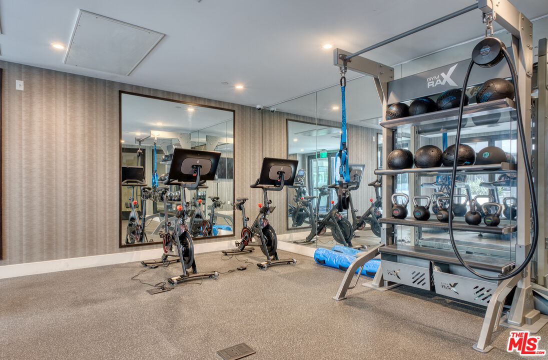 411 South Hamel Road, Unit 306 Los Angeles, CA 90048 - Photo 28 of 40 a view of a room with gym equipment