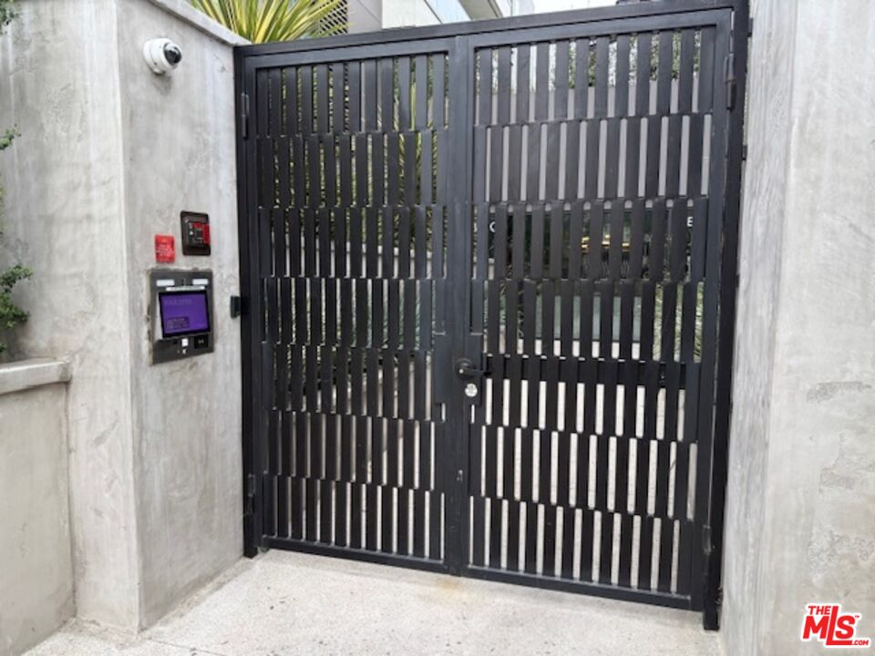 411 South Hamel Road, Unit 306 Los Angeles, CA 90048 - Photo 39 of 40 a view of a black gate