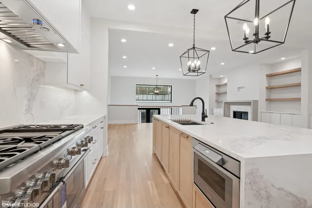 $2,600,000 | 3920 North Bell Avenue, Chicago, IL 60618