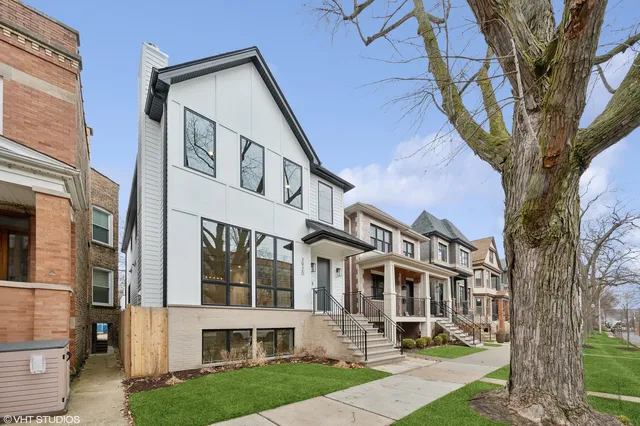 $2,600,000 | 3920 North Bell Avenue, Chicago, IL 60618