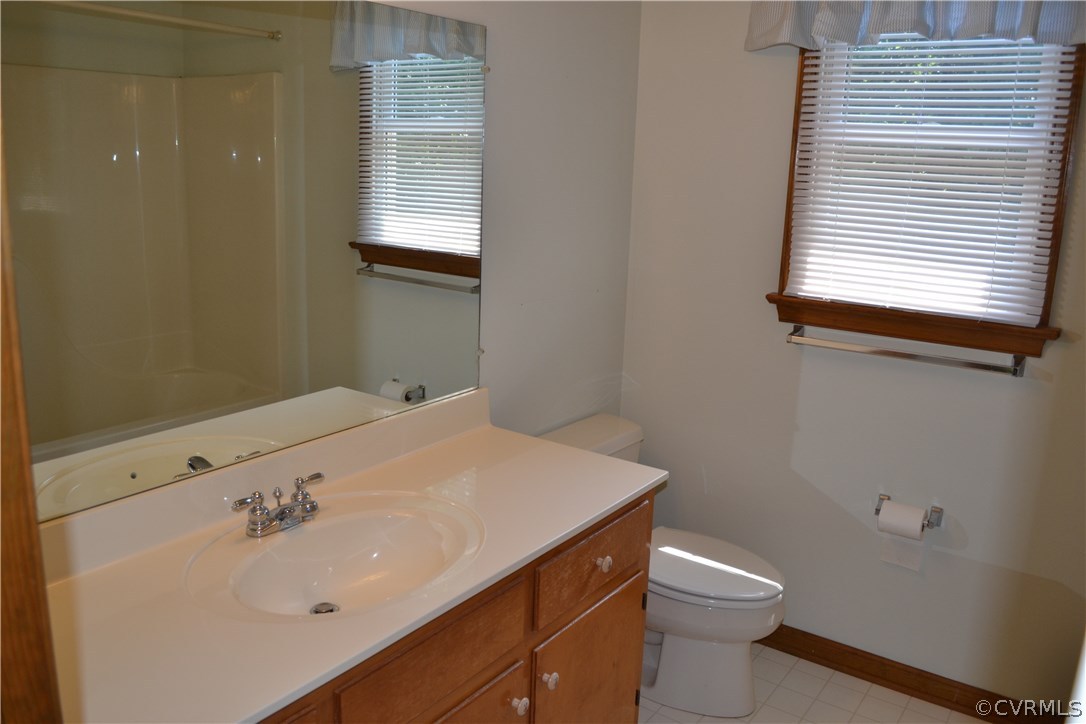 10525 Spring Run Road Chesterfield, VA 23832 - Photo 16 of 32 Hall bath on 2nd floor
