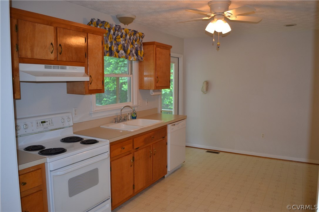 10525 Spring Run Road Chesterfield, VA 23832 - Photo 4 of 32 Eat-in Kitchen