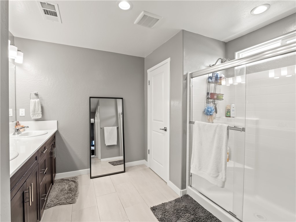 4198 North Reed Fresno, CA 93723 - Photo 26 of 35 Huge En Suite