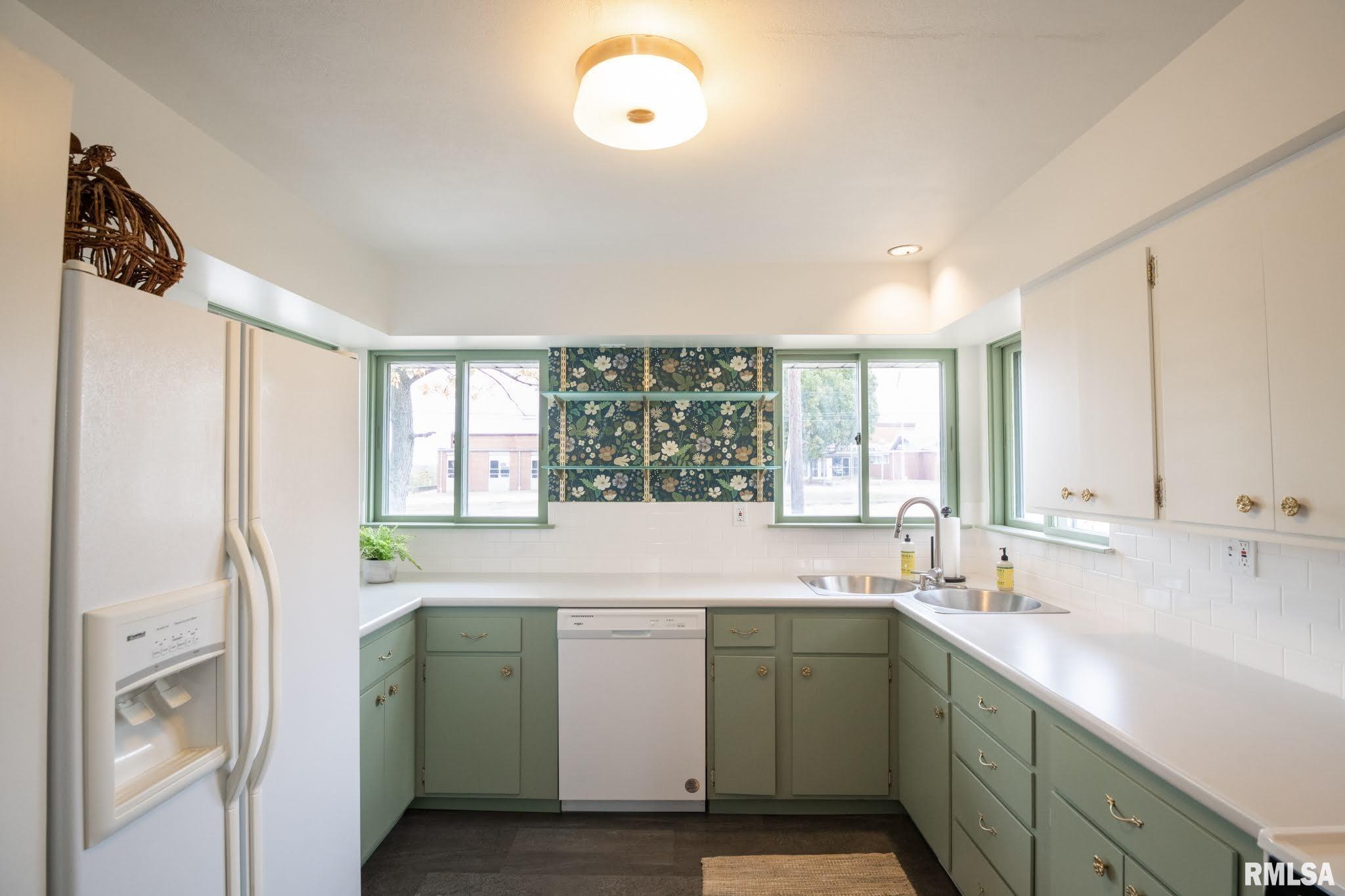 708 Springfield Road East Peoria, IL 61611 - Photo 11 of 55 Gallery Image 11
