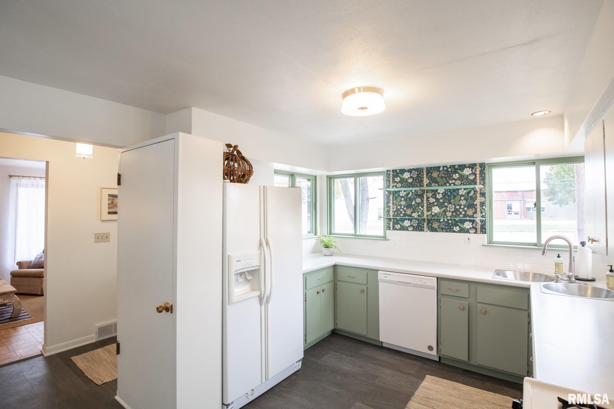 708 Springfield Road East Peoria, IL 61611 - Photo 12 of 55 Gallery Image 12