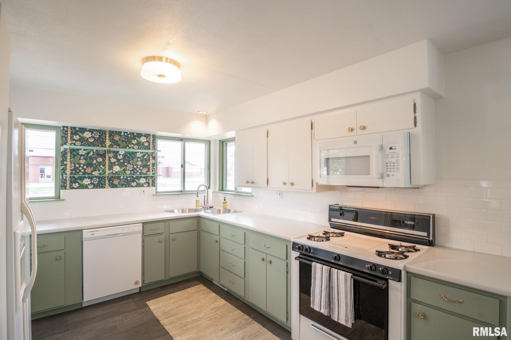 708 Springfield Road East Peoria, IL 61611 - Photo 9 of 55 Gallery Image 9