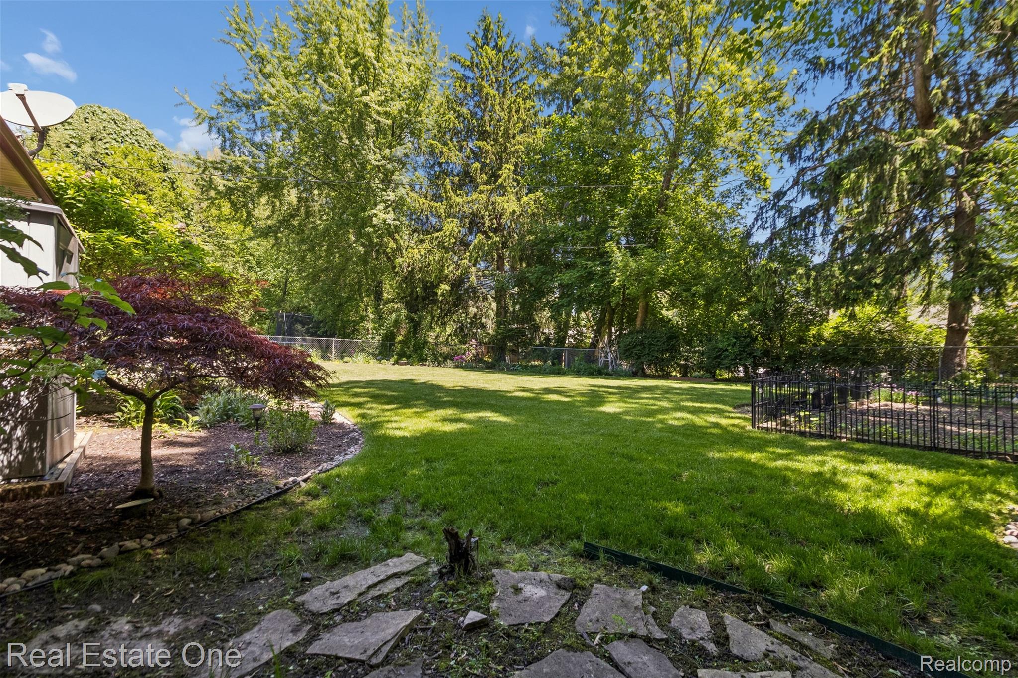 2189 Devonshire Road Bloomfield Hills, MI 48302 - Photo 49 of 50 Expansive green lawn with mature trees bordering the property