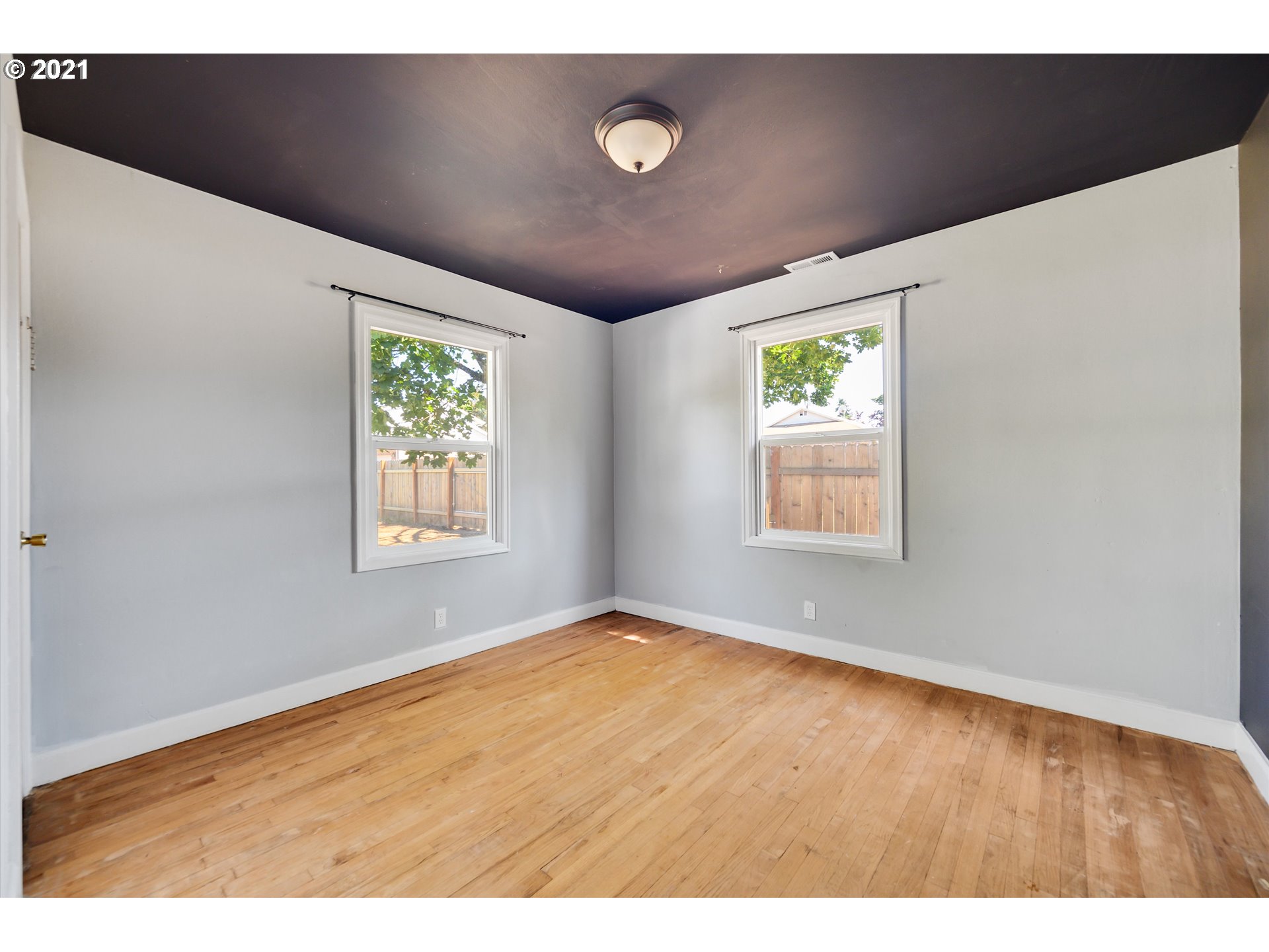 1019 South South End Road Oregon City, OR 97045 - Photo 12 of 28 Gallery Image 12