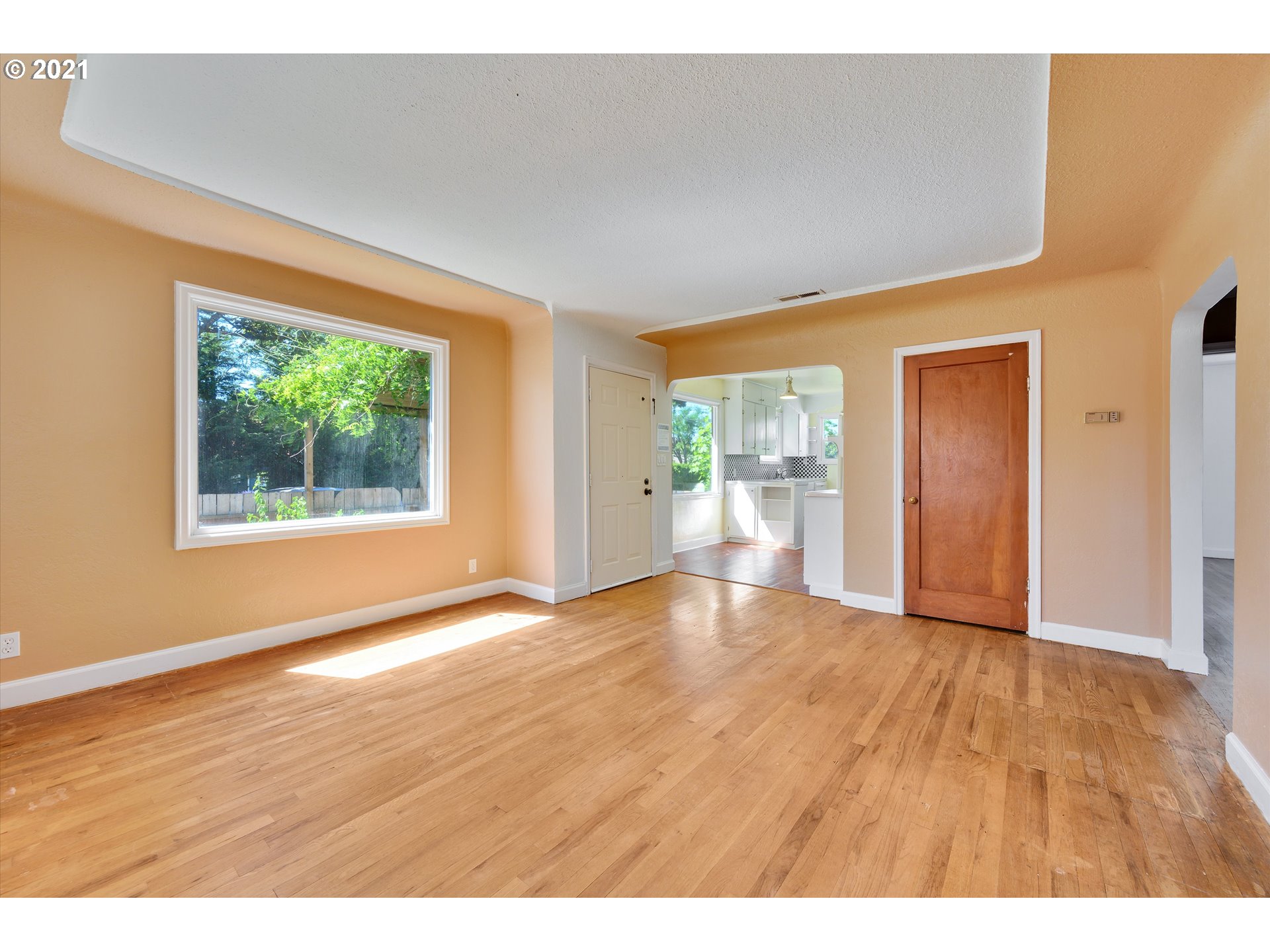 1019 South South End Road Oregon City, OR 97045 - Photo 3 of 28 Gallery Image 3